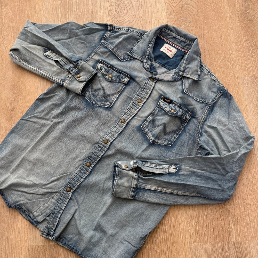 Wrangler Western Denim Shirt Mens Medium Blue Long Sleeve Snap Front Light Wash